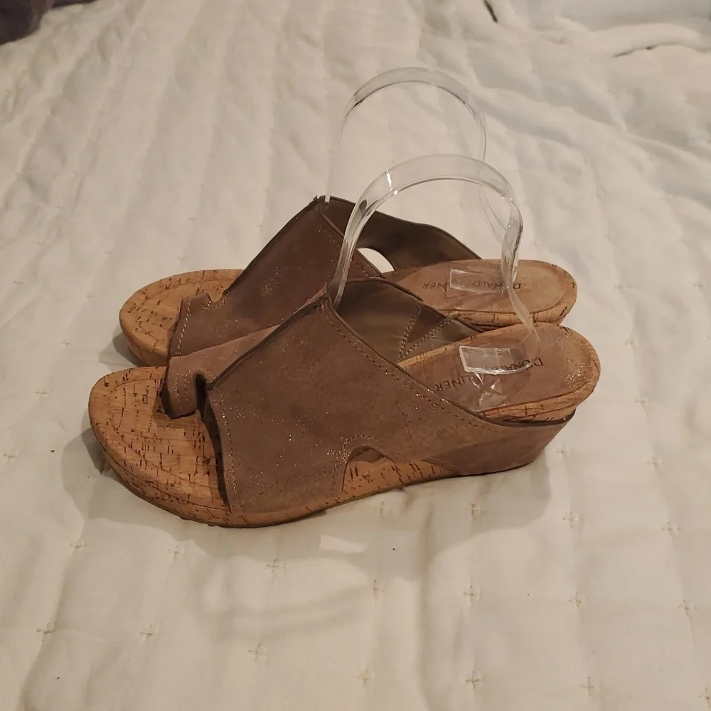 Donald Pliner Gerie Wedges Sandals Metalic Cork Taupe 10